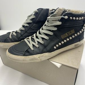 Golden Goose slides size 40 with original box and dust bag. Excellent condition!